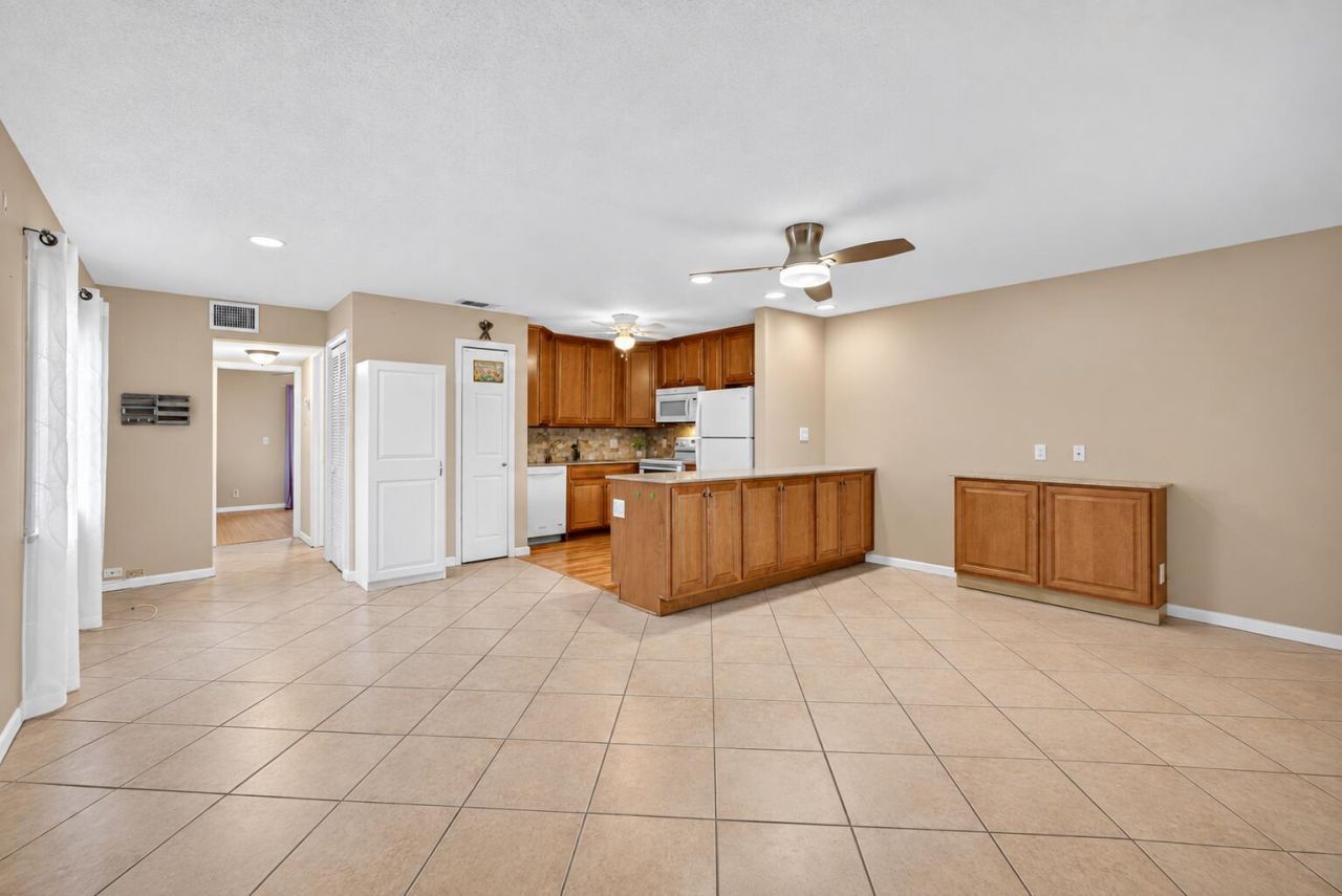 221 Coventry J, West Palm Beach, FL 33417 Photo