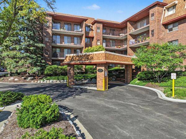 101 Old Oak Drive , Unit 215, Buffalo Grove, IL 60089