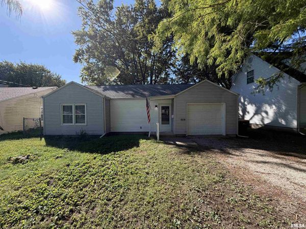 1702 BROWN Avenue, Galesburg, IL 61401