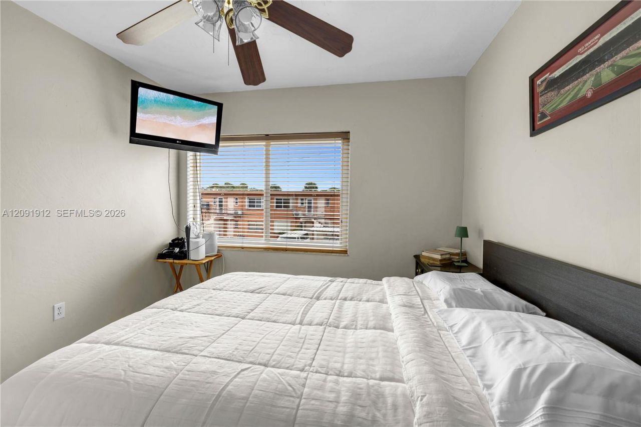 3470 SW 10th St, Unit 4 aka Unit, Miami, FL 33135 Photo