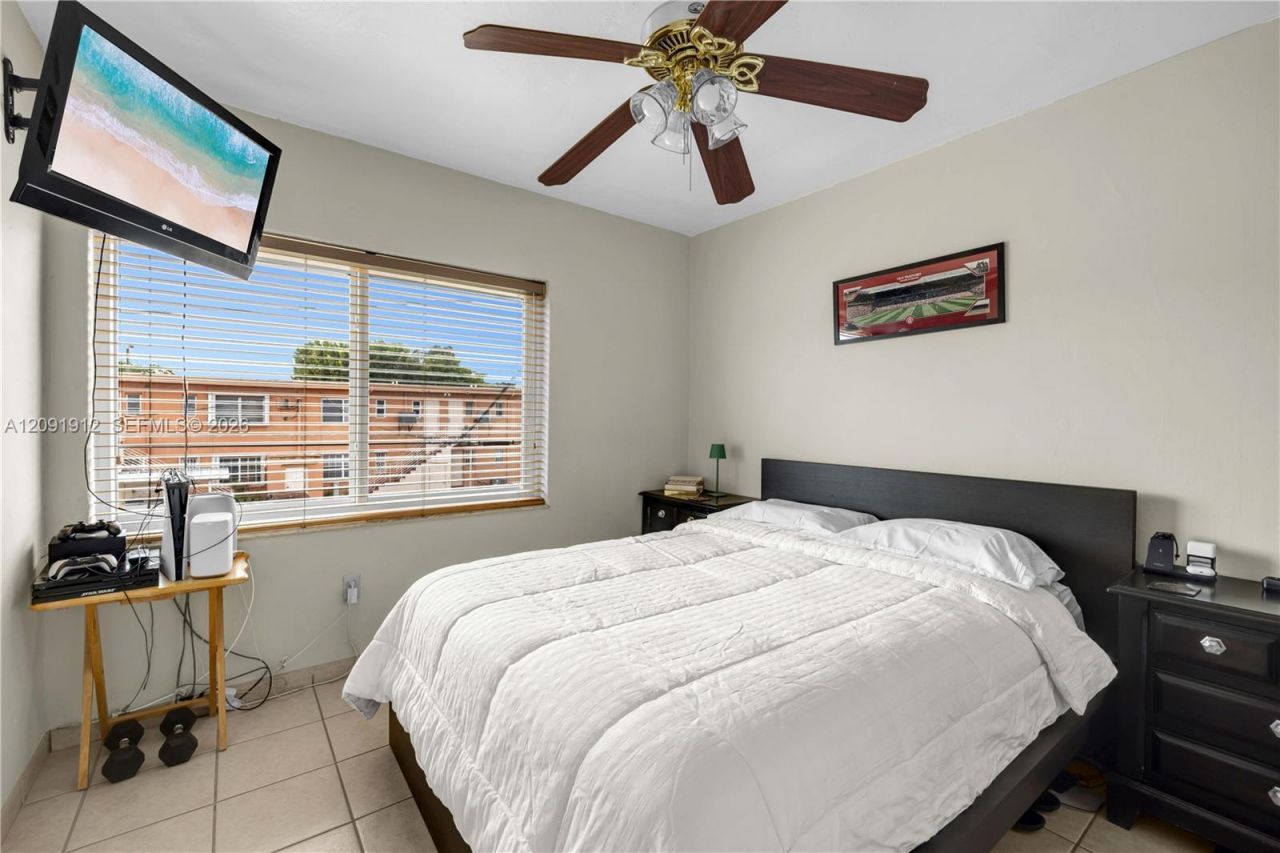 3470 SW 10th St, Unit 4 aka Unit, Miami, FL 33135 Photo