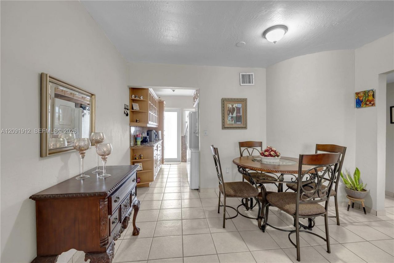 3470 SW 10th St, Unit 4 aka Unit, Miami, FL 33135 Photo