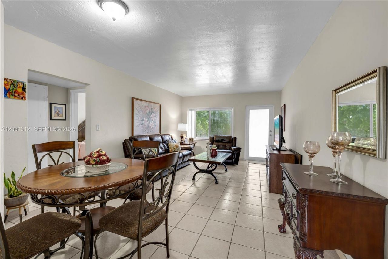 3470 SW 10th St, Unit 4 aka Unit, Miami, FL 33135 Photo