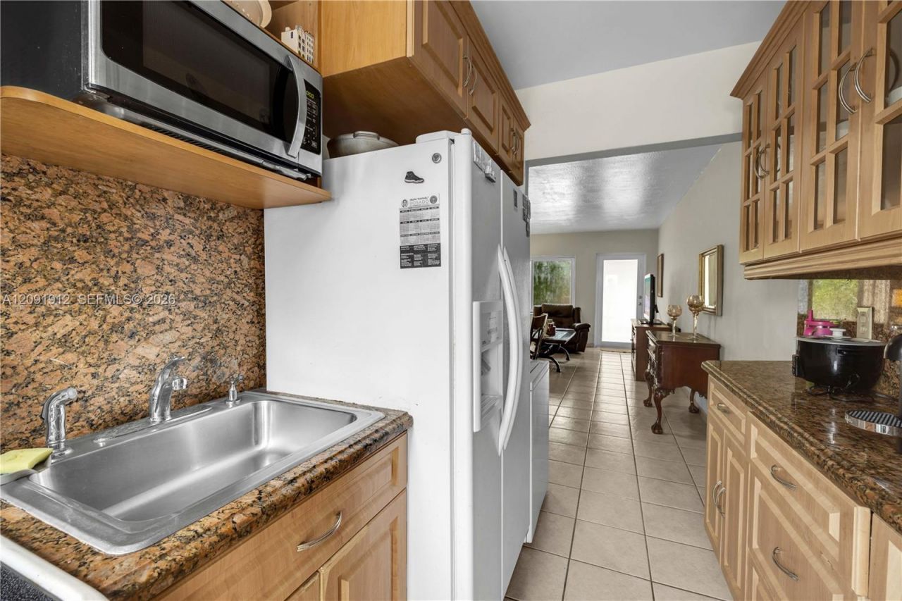 3470 SW 10th St, Unit 4 aka Unit, Miami, FL 33135 Photo