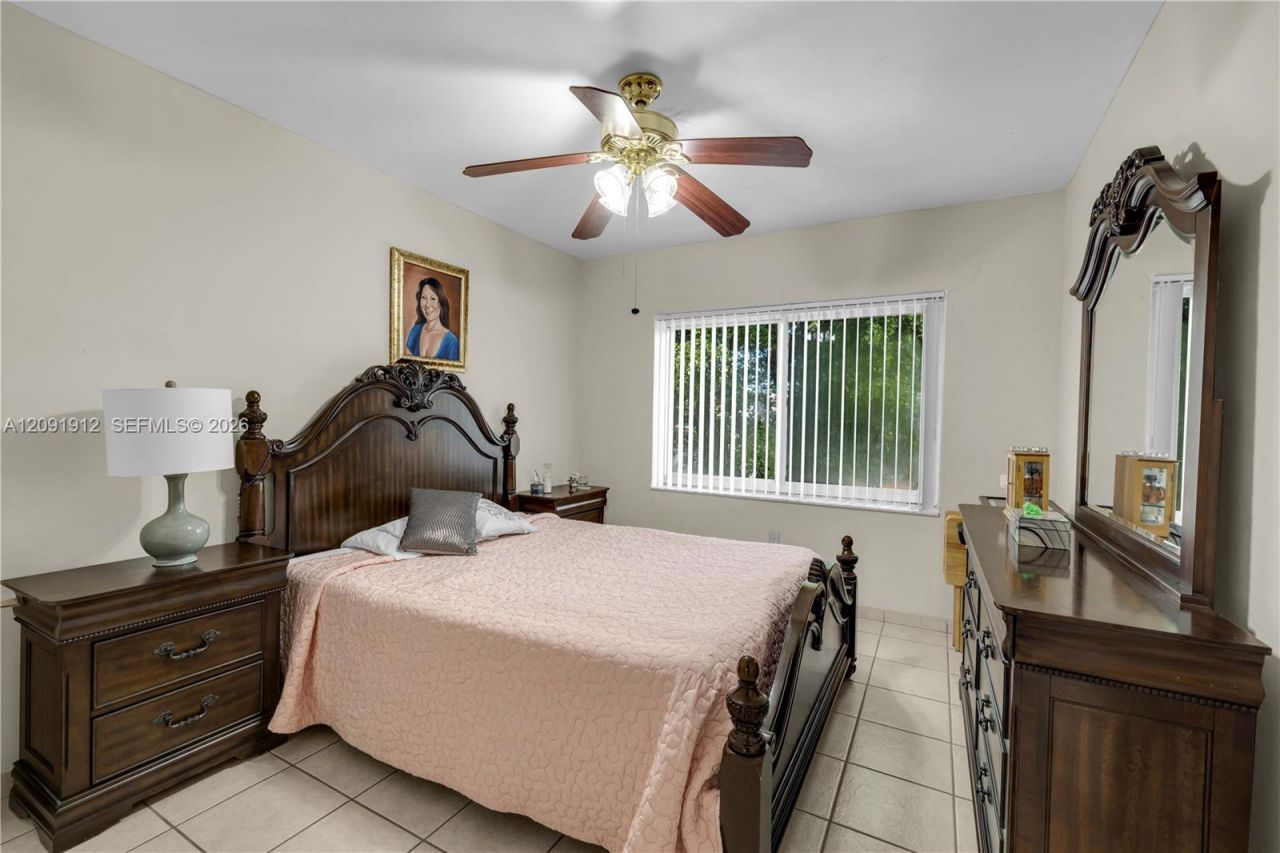 3470 SW 10th St, Unit 4 aka Unit, Miami, FL 33135 Photo
