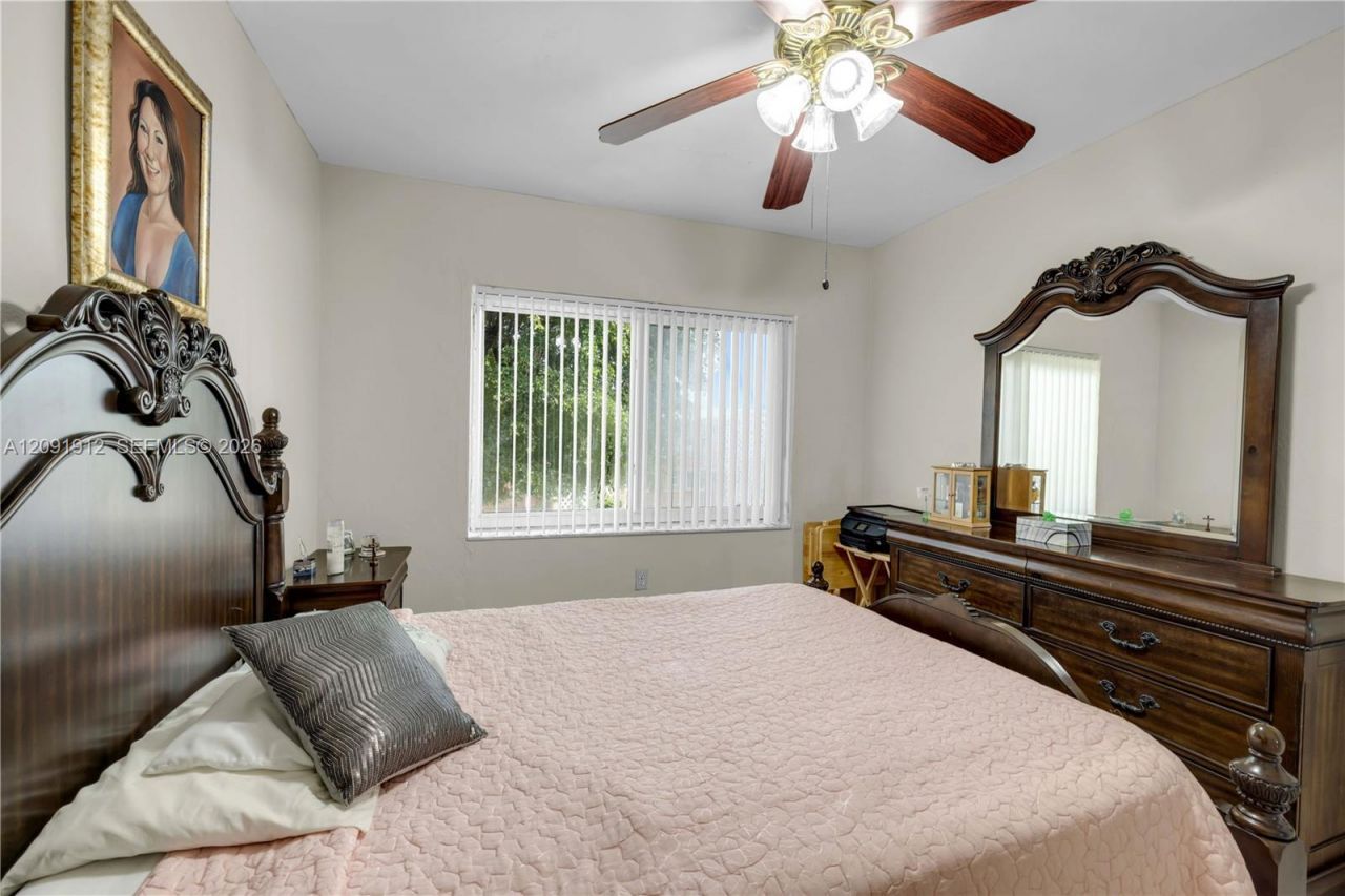 3470 SW 10th St, Unit 4 aka Unit, Miami, FL 33135 Photo