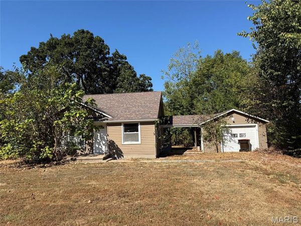 867 W Park Manor Boulevard , Lebanon, MO 65536