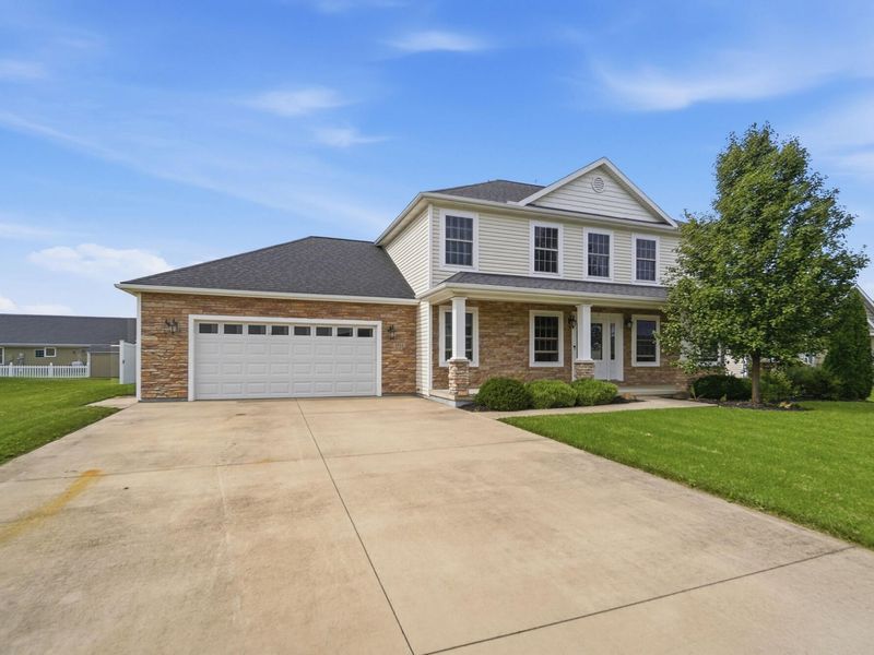 1715 Wildwood Court, Wapakoneta, OH 45895 Photo 2