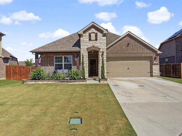 804 Sweeping Butte Drive, Fort Worth, TX 76052