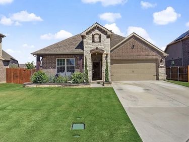 804 Sweeping Butte Drive, Fort Worth, TX 76052