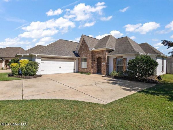 305 Logan Court, Canton, MS 39046