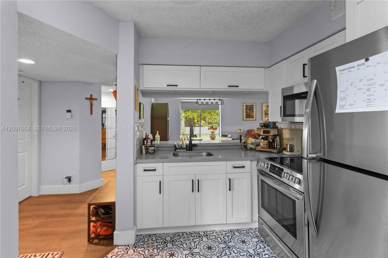 13900 SW 90th Ter, Unit 13900, Miami, FL 33186 Photo