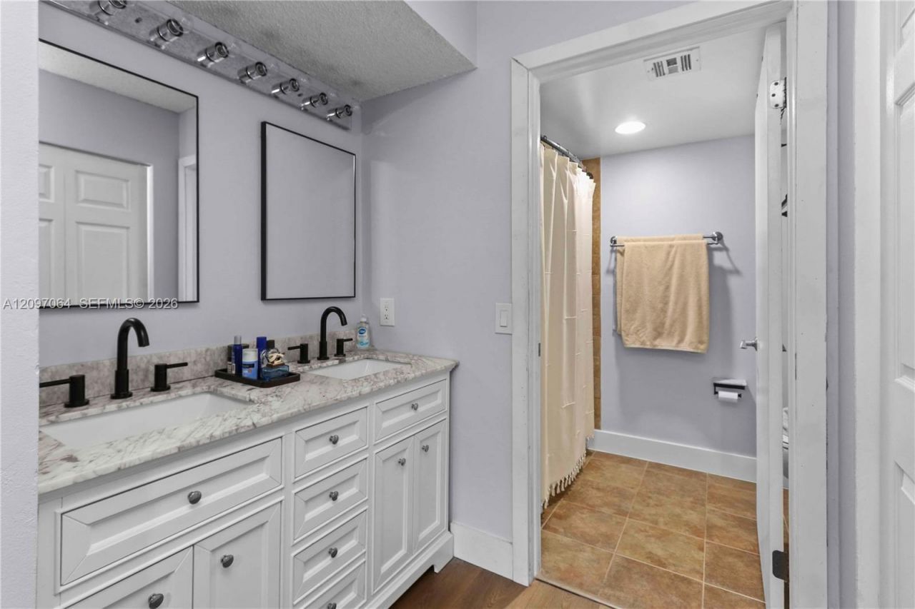 13900 SW 90th Ter, Unit 13900, Miami, FL 33186 Photo