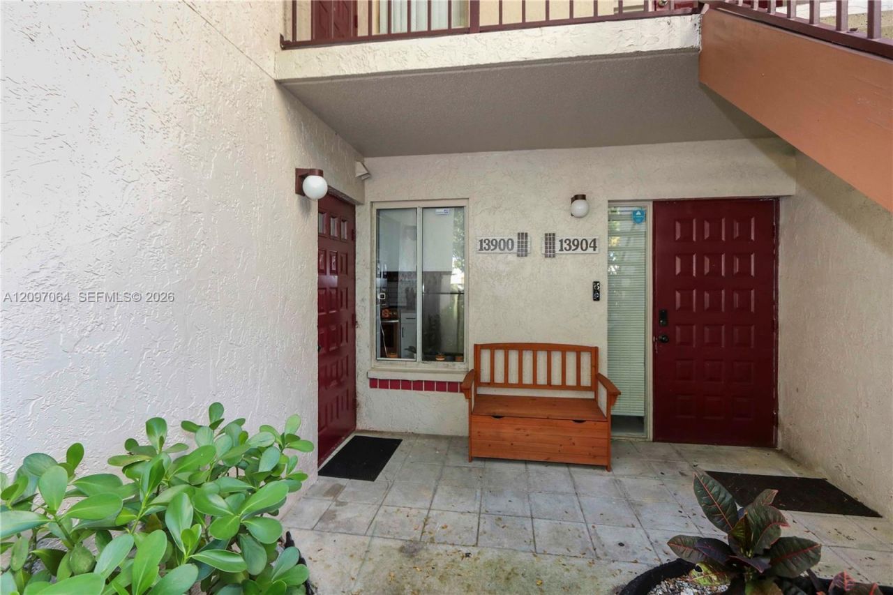 13900 SW 90th Ter, Unit 13900, Miami, FL 33186 Photo