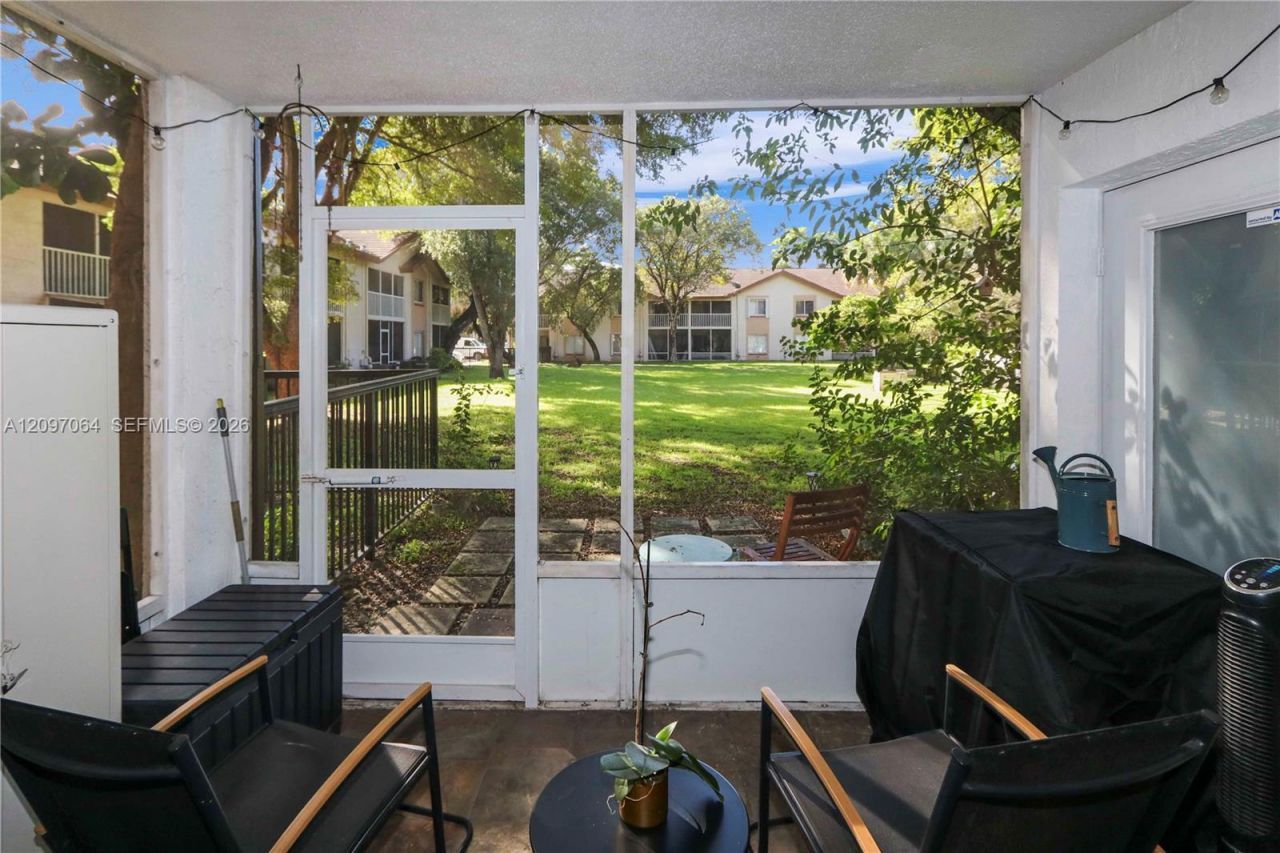 13900 SW 90th Ter, Unit 13900, Miami, FL 33186 Photo