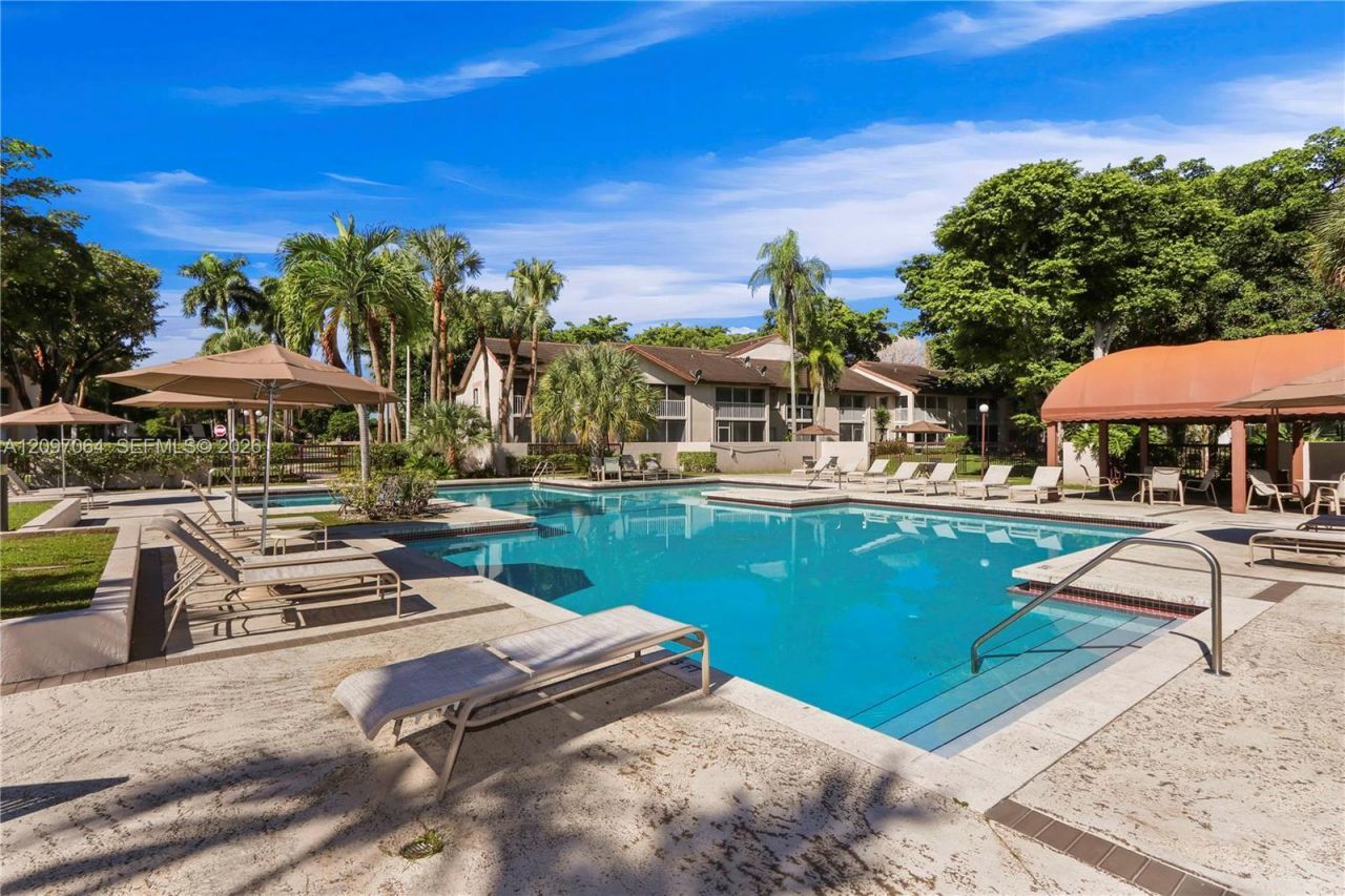 13900 SW 90th Ter, Unit 13900, Miami, FL 33186 Photo