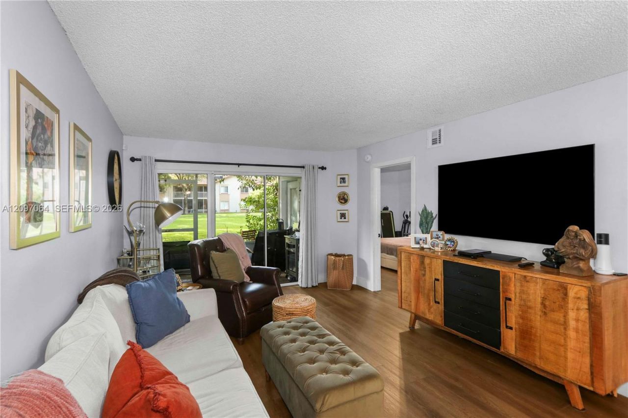 13900 SW 90th Ter, Unit 13900, Miami, FL 33186 Photo