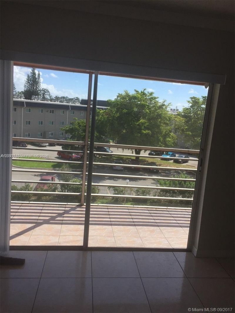 4848 NW 24th Ct, Unit 429, Lauderdale Lakes, FL 33313 Photo