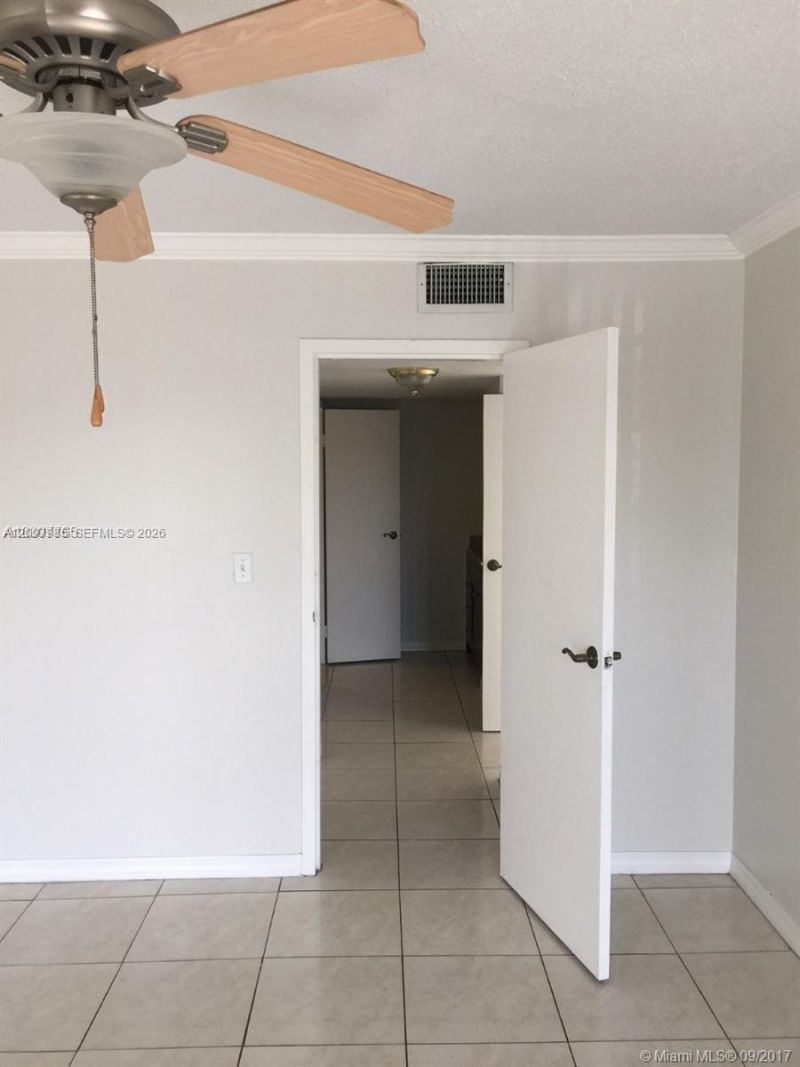 4848 NW 24th Ct, Unit 429, Lauderdale Lakes, FL 33313 Photo