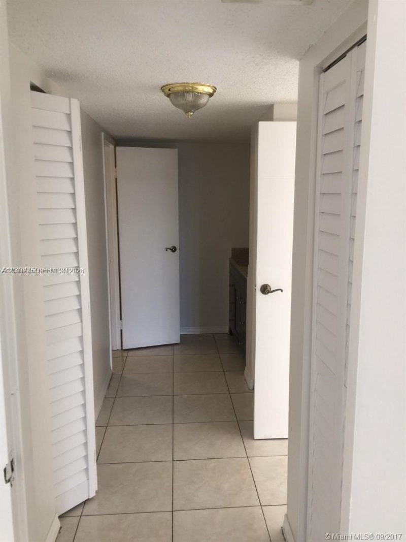 4848 NW 24th Ct, Unit 429, Lauderdale Lakes, FL 33313 Photo