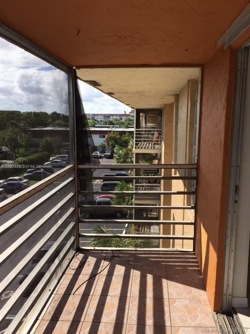 4848 NW 24th Ct, Unit 429, Lauderdale Lakes, FL 33313 Photo