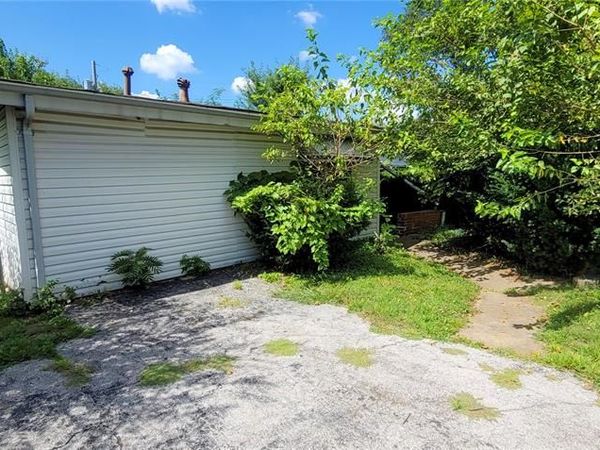 6803 Woodhurst Drive , Berkeley, MO 63134