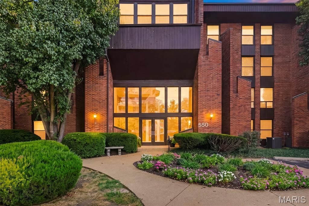 550 Coeur De Royale Drive, Unit 308, Creve Coeur, MO 63141 Main Photo