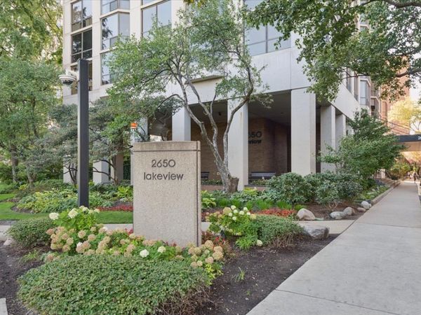 2650 N LAKEVIEW Avenue, Unit 303, Chicago, IL 60614