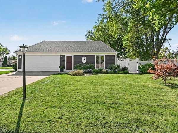 32 Springdale Road , Montgomery, IL 60538