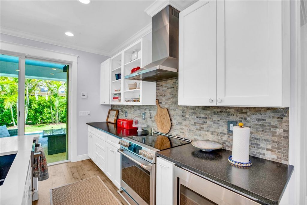 3932 Shoreside Drive, Hutchinson Island, FL 34949 Photo