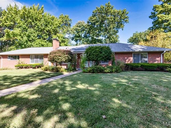 2 Creekside Lane, Creve Coeur, MO 63141