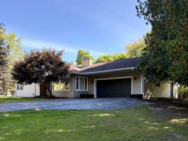 132 Fox Drive, St Louis, MI 48880