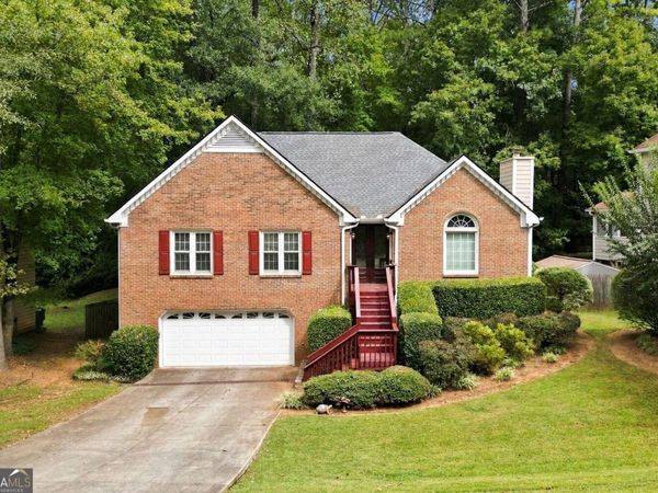 4862 Helga Way NE, Woodstock, GA 30188