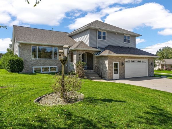 1370 Wiley Boulevard NW, Cedar Rapids, IA 52405