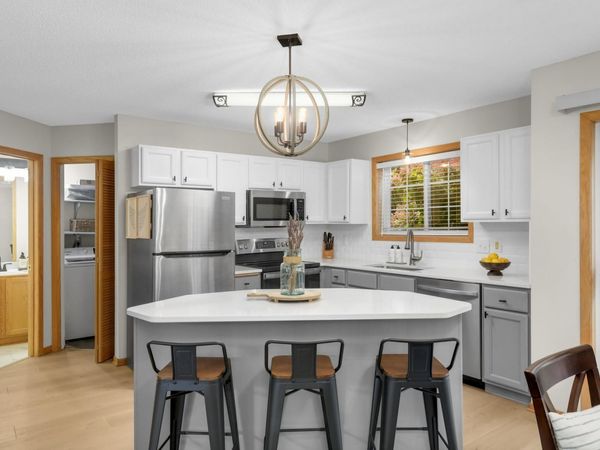 547 Mission Hills Way W, Chanhassen, MN 55317
