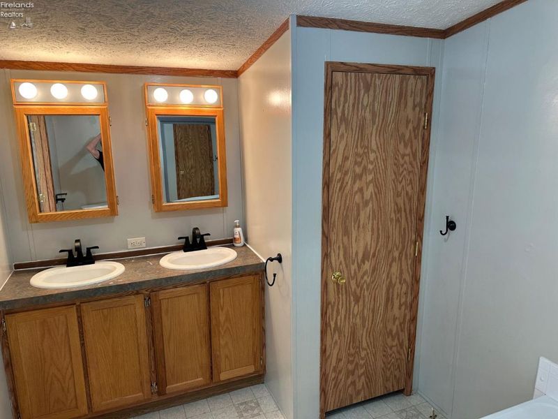 200 N Ontario Street, Lacarne, OH 43439 Photo 20