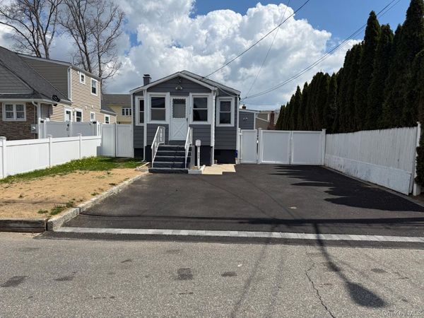 354 Beachview Street , Copiague, NY 11726