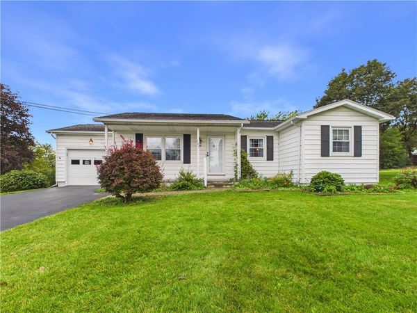 107 Reeves Rd , Henrietta, NY 14467