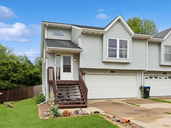 1423 Denali Ct, Coralville, IA 52241