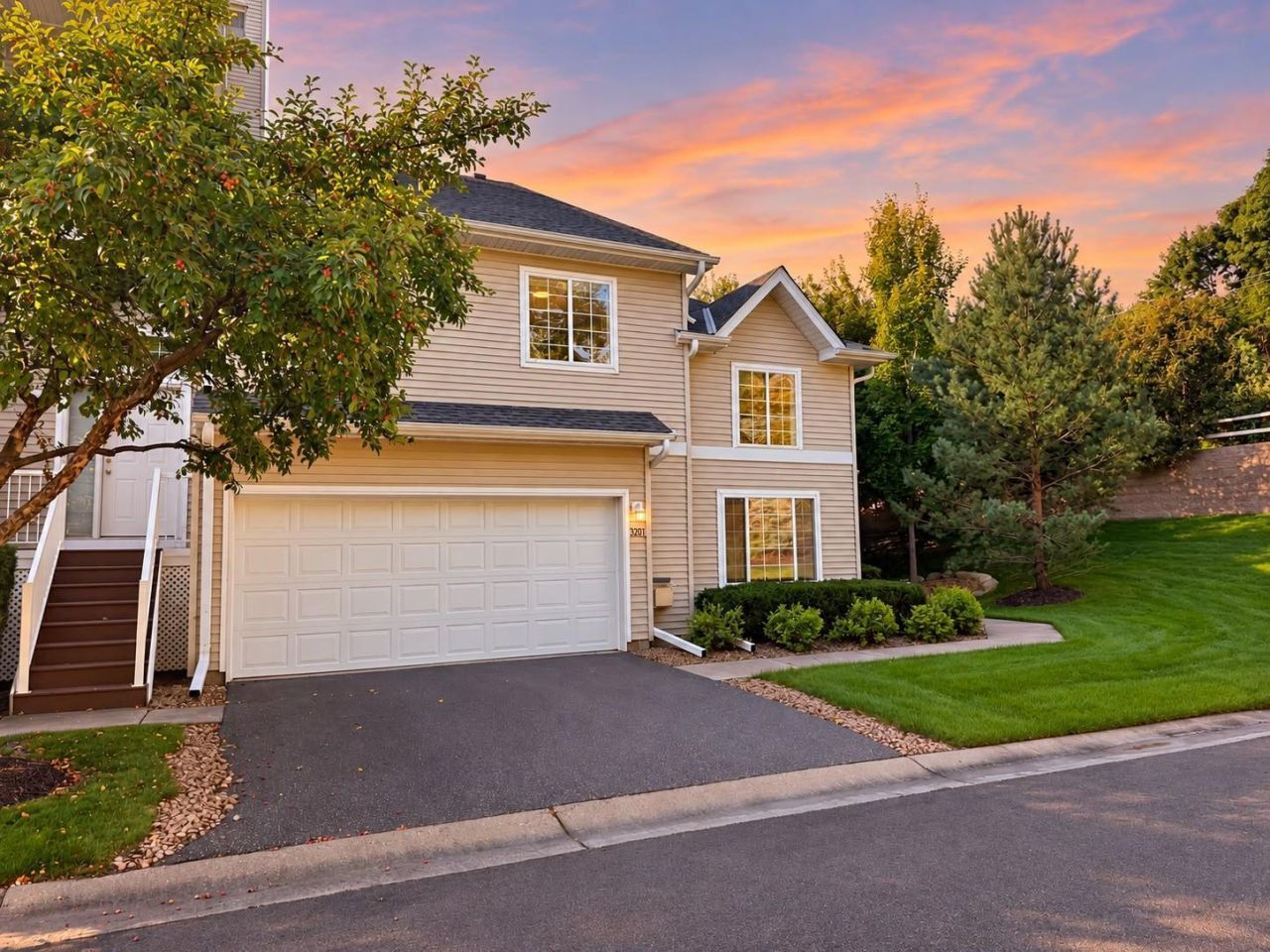 320 Willoughby Way W, Minnetonka, MN 55305 Main Photo