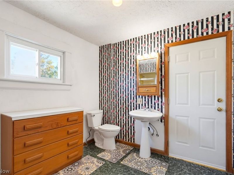 91 Mcnaughton Street, Akron, OH 44305 Photo 16