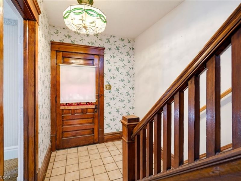 91 Mcnaughton Street, Akron, OH 44305 Photo 3