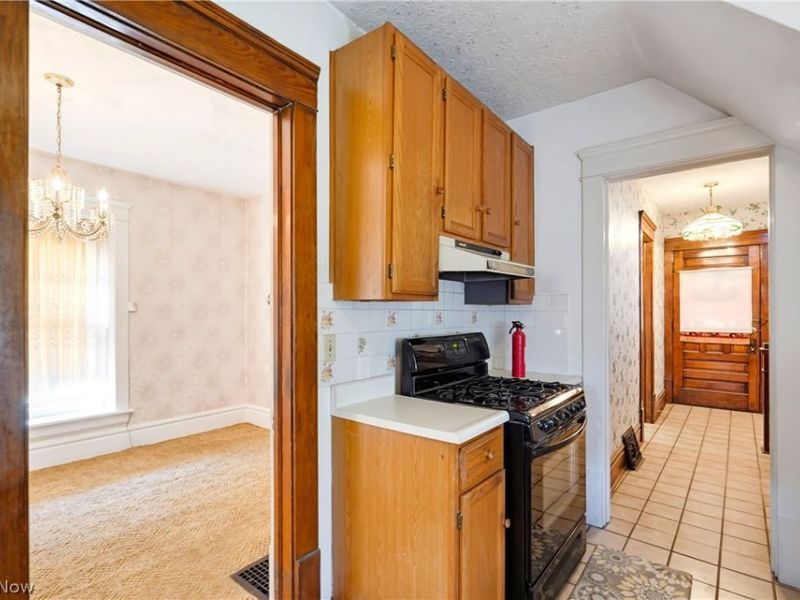 91 Mcnaughton Street, Akron, OH 44305 Photo 8