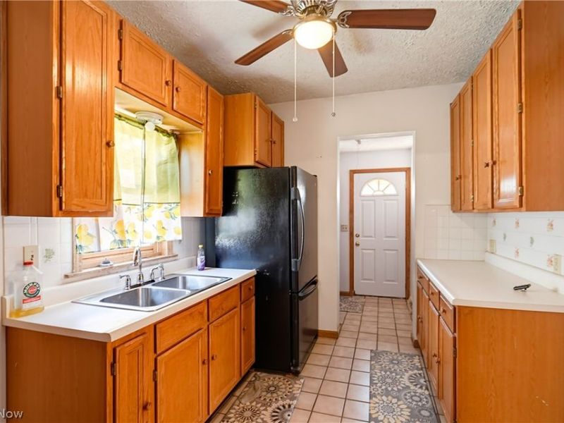 91 Mcnaughton Street, Akron, OH 44305 Photo 9