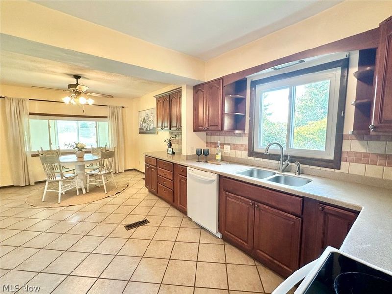 351 Perry Road, Tallmadge, OH 44278 Photo 5