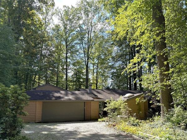 9657 Kim Drive , Chesterland, OH 44026