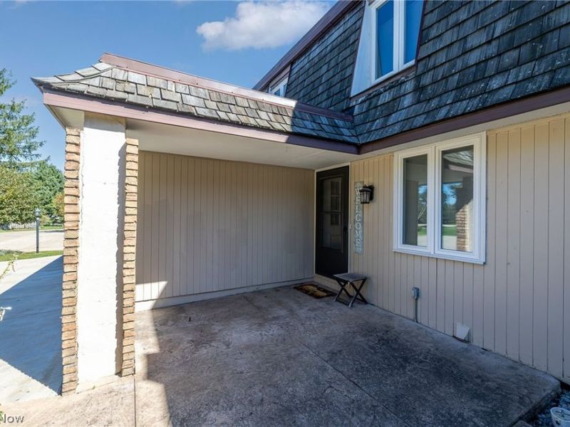 8532 Tanglewood Trail, Chagrin Falls, OH 44023 Photo 2