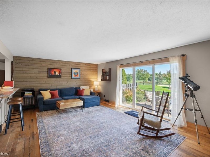 8532 Tanglewood Trail, Chagrin Falls, OH 44023 Photo 4