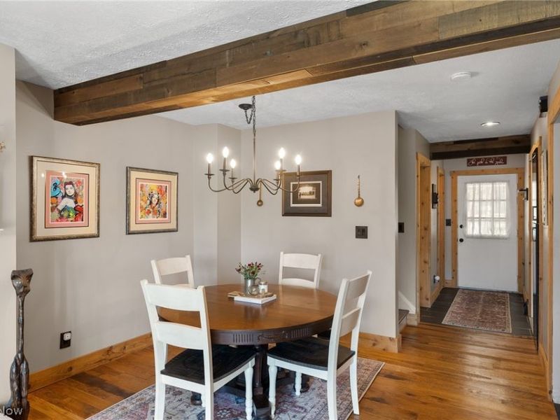 8532 Tanglewood Trail, Chagrin Falls, OH 44023 Photo 6