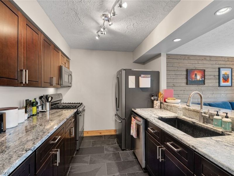 8532 Tanglewood Trail, Chagrin Falls, OH 44023 Photo 9
